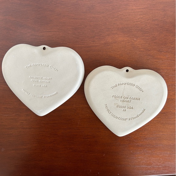 Two Pampered Chef Stoneware Cookie Molds Peace on Earth Heart /Patriotic Heart - Picture 2 of 8